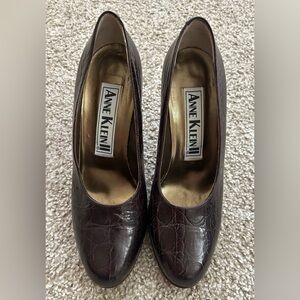 Anne Klein II Dark Brown Leather Textured Pumps (8.5M) circa 1990s